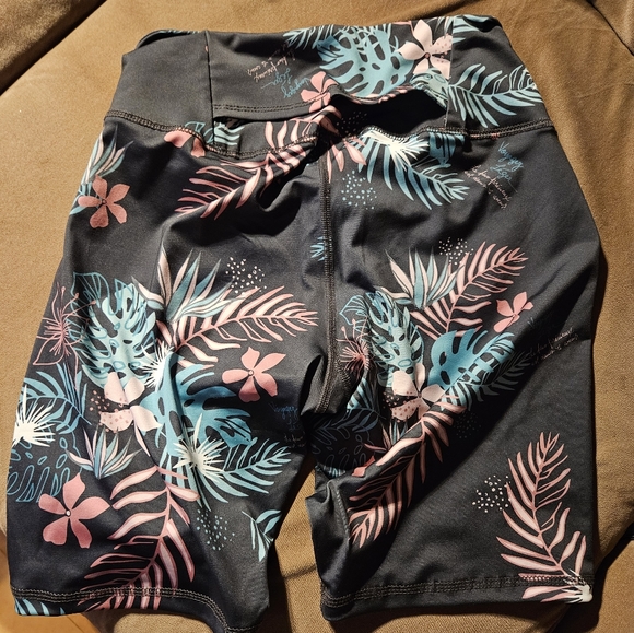 BNWOT Message Factory floral biker shorts - Picture 5 of 6